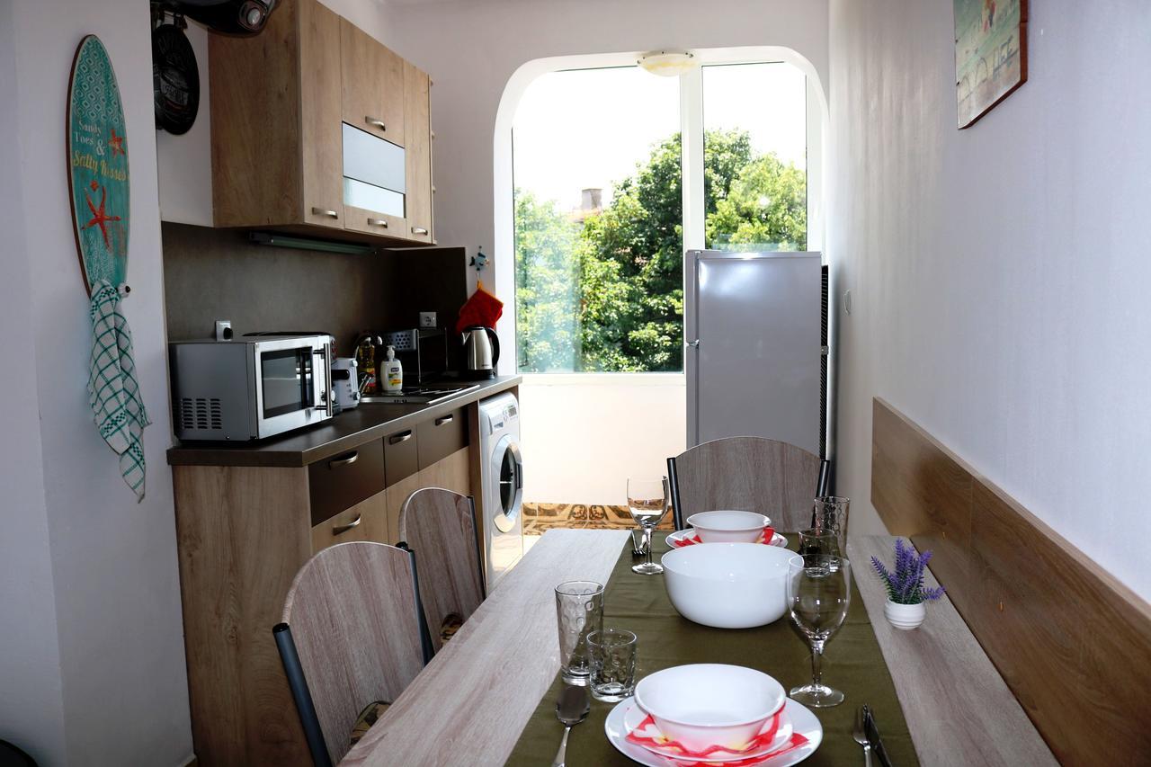 Sea Port Celebrity Apartment - Lets4Holiday Varna Exterior foto